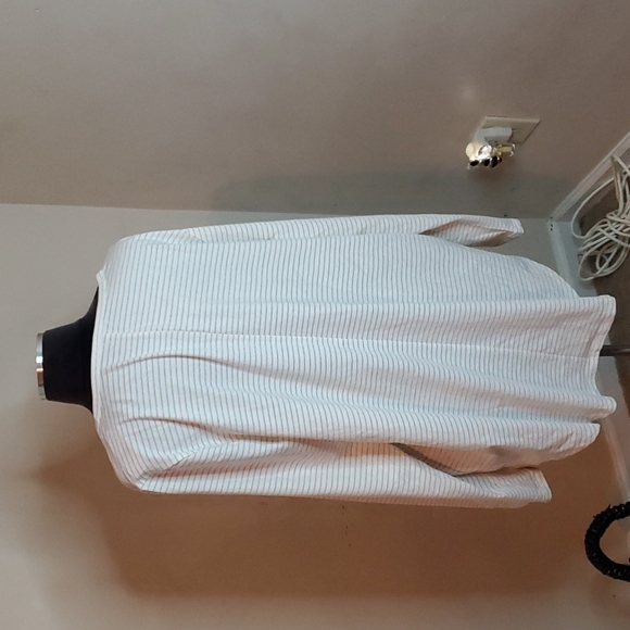 NWT- LANE BRYANT LONG SLEEVE TEE- SZ. 22/24 - Picture 3 of 6